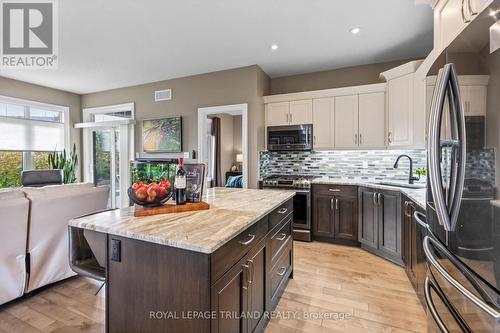 33 - 4700 Hamilton Road, Thames Centre (Dorchester), ON - Indoor Photo Showing Kitchen With Stainless Steel Kitchen With Upgraded Kitchen