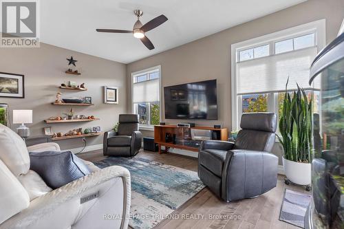 33 - 4700 Hamilton Road, Thames Centre (Dorchester), ON - Indoor Photo Showing Living Room