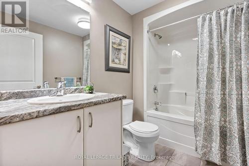 33 - 4700 Hamilton Road, Thames Centre (Dorchester), ON - Indoor Photo Showing Bathroom