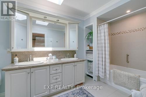 3219 New Street, Burlington, ON - Indoor Photo Showing Bathroom