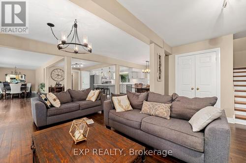 82 Ninth Street, Brock, ON - Indoor Photo Showing Living Room