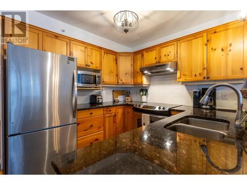 5423 Boomerang Way Unit# 36, Fernie, BC - Indoor Photo Showing Kitchen With Double Sink