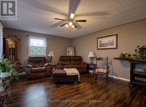 1243 Norfolk County Rd 28, Norfolk (Frogmore), ON - Indoor Photo Showing Other Room