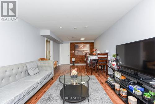 1509 Banwell Road, Mississauga, ON - Indoor Photo Showing Living Room