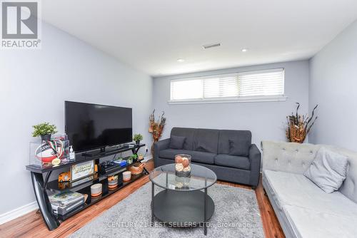 1509 Banwell Road, Mississauga, ON - Indoor Photo Showing Living Room