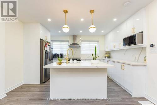 1509 Banwell Road, Mississauga, ON - Indoor Photo Showing Kitchen With Upgraded Kitchen