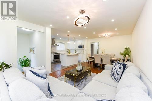 1509 Banwell Road, Mississauga, ON - Indoor Photo Showing Living Room