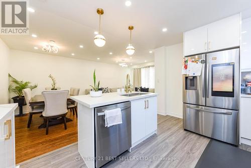 1509 Banwell Road, Mississauga, ON - Indoor Photo Showing Kitchen With Upgraded Kitchen