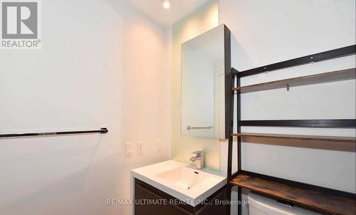 121 - 1030 King Street W, Toronto, ON - Indoor Photo Showing Bathroom