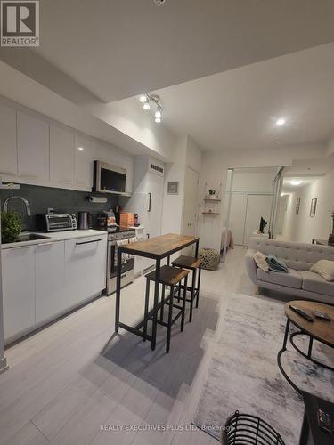 618 - 90 Glen Everest Road, Toronto, ON - Indoor Photo Showing Kitchen