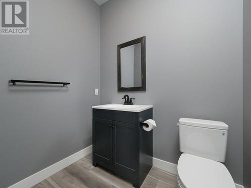 1360 Pine  Drive Unit# 5, Golden, BC - Indoor Photo Showing Bathroom