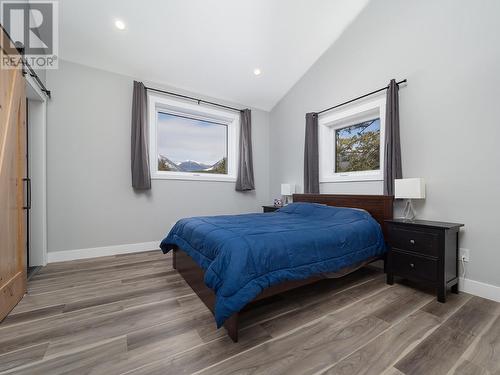 1360 Pine  Drive Unit# 5, Golden, BC - Indoor Photo Showing Bedroom