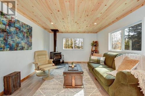 287 Moxam Road, Hastings Highlands, ON - Indoor Photo Showing Living Room