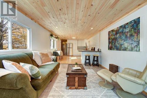 287 Moxam Road, Hastings Highlands, ON - Indoor Photo Showing Living Room