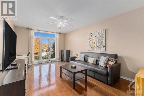 17 Newcastle Avenue, Kanata, ON - Indoor Photo Showing Living Room