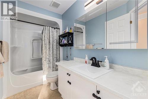 17 Newcastle Avenue, Kanata, ON - Indoor Photo Showing Bathroom