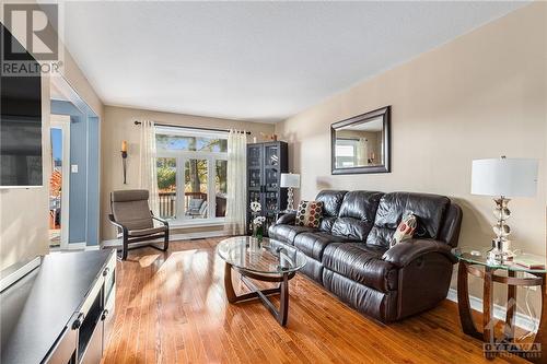 17 Newcastle Avenue, Kanata, ON - Indoor Photo Showing Living Room