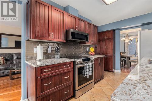 17 Newcastle Avenue, Kanata, ON - Indoor Photo Showing Kitchen