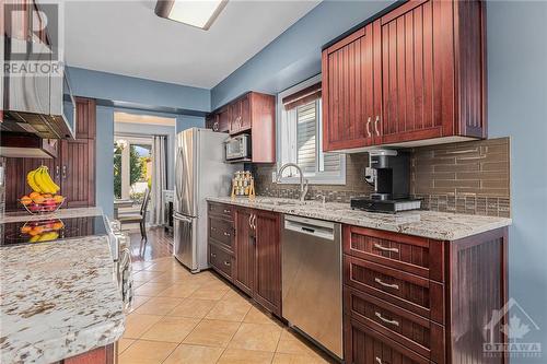 17 Newcastle Avenue, Kanata, ON - Indoor Photo Showing Kitchen