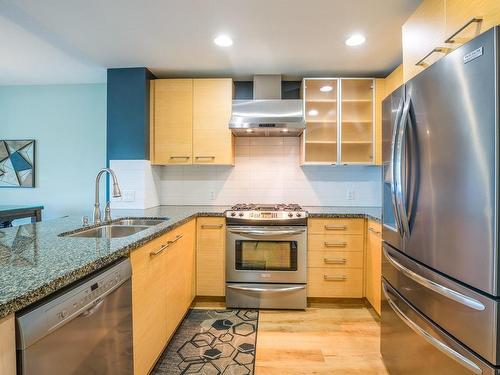 407-38 Front St, Nanaimo, BC - Indoor Photo Showing Kitchen With Double Sink With Upgraded Kitchen