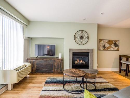 407-38 Front St, Nanaimo, BC - Indoor Photo Showing Living Room With Fireplace