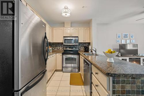 303 - 112 Simcoe Road, Bradford West Gwillimbury (Bradford), ON - Indoor Photo Showing Kitchen With Double Sink