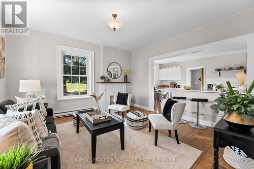 1153 Baulch Road, Port Hope, ON - Indoor Photo Showing Living Room