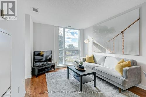 309 - 225 Sherway Gardens Road, Toronto, ON - Indoor Photo Showing Living Room