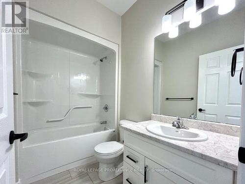 118 Athabaska Drive, Belleville, ON - Indoor Photo Showing Bathroom