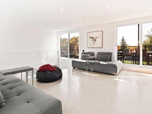 Mezzanine - 4163 Boul. Décarie, Montréal (Côte-Des-Neiges/Notre-Dame-De-Grâce), QC - Indoor Photo Showing Living Room