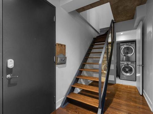 Escalier - 2015 Av. Aird, Montréal (Mercier/Hochelaga-Maisonneuve), QC - Indoor Photo Showing Laundry Room