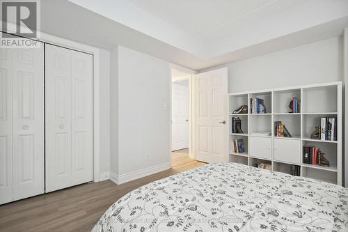 211 - 1450 Bishops Gate, Oakville, ON - Indoor Photo Showing Bedroom