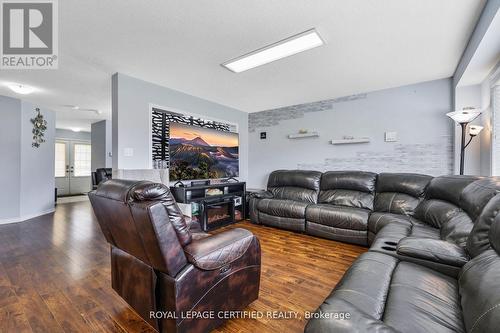 36 Cheevers Road, Brantford, ON - Indoor Photo Showing Living Room