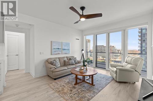 909A - 4675 Metcalfe Avenue, Mississauga, ON - Indoor Photo Showing Living Room