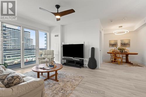 909A - 4675 Metcalfe Avenue, Mississauga, ON - Indoor Photo Showing Living Room