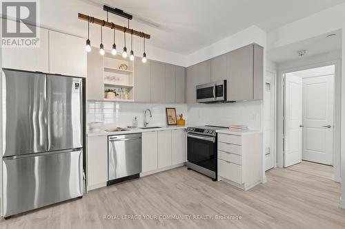 909A - 4675 Metcalfe Avenue, Mississauga, ON - Indoor Photo Showing Kitchen