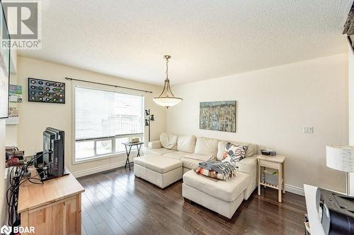 381 Baverstock Crescent, Milton, ON - Indoor Photo Showing Living Room