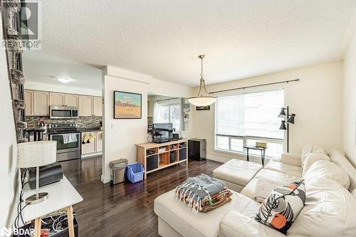 381 Baverstock Crescent, Milton, ON - Indoor Photo Showing Living Room