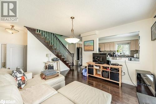 381 Baverstock Crescent, Milton, ON - Indoor Photo Showing Living Room