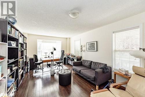 381 Baverstock Crescent, Milton, ON - Indoor Photo Showing Living Room