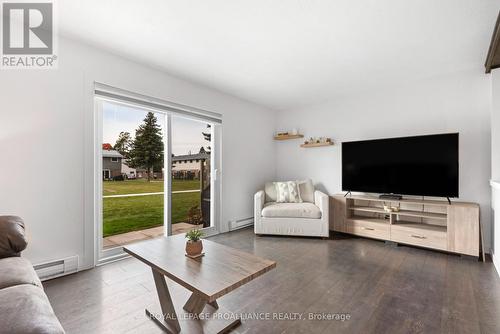 A6 - 400 Westwood Drive, Cobourg, ON - Indoor Photo Showing Living Room