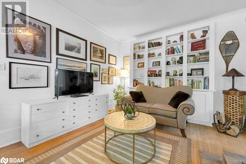 125 Dufferin Avenue, Belleville, ON - Indoor Photo Showing Living Room