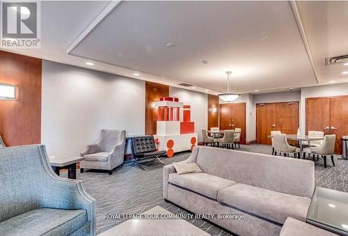 602 - 1121 Bay Street, Toronto, ON - Indoor Photo Showing Living Room