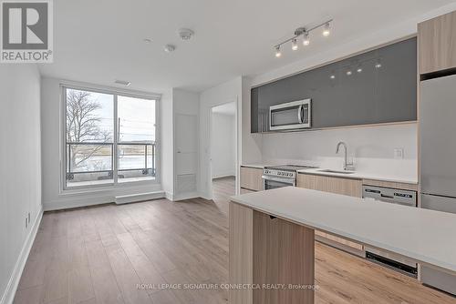 325 - 3100 Keele Street, Toronto, ON - Indoor Photo Showing Kitchen