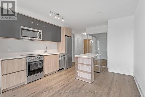 325 - 3100 Keele Street, Toronto, ON - Indoor Photo Showing Kitchen