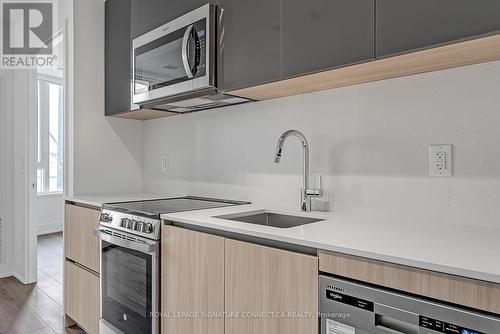 325 - 3100 Keele Street, Toronto, ON - Indoor Photo Showing Kitchen