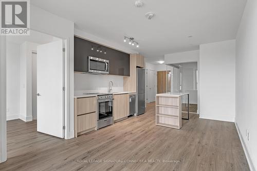 325 - 3100 Keele Street, Toronto, ON - Indoor Photo Showing Kitchen