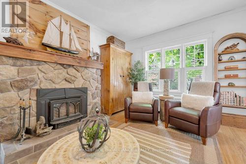 125 Dufferin Avenue, Belleville, ON - Indoor Photo Showing Living Room With Fireplace