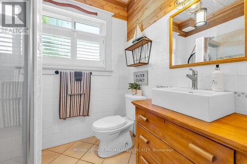 125 Dufferin Avenue, Belleville, ON - Indoor Photo Showing Bathroom