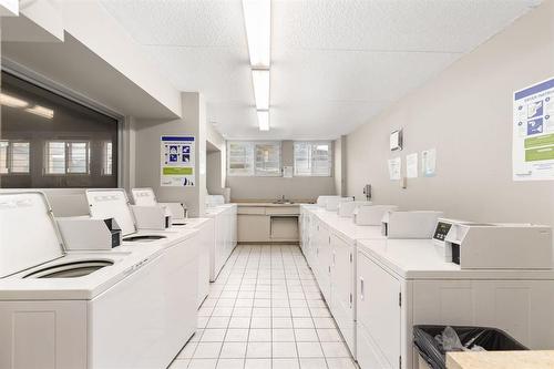 305 1030 Grant Avenue, Winnipeg, MB - Indoor Photo Showing Laundry Room